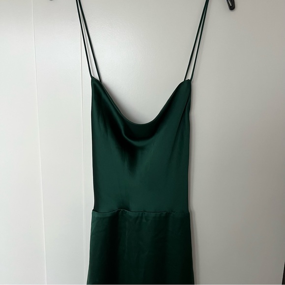 FOREVER 21 satin midi dress ✨ - Picture 10 of 11